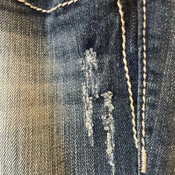 Miss Me JP5418P Capri Jeans Size 28 | Distressed Blue Denim - Picture 8 of 14